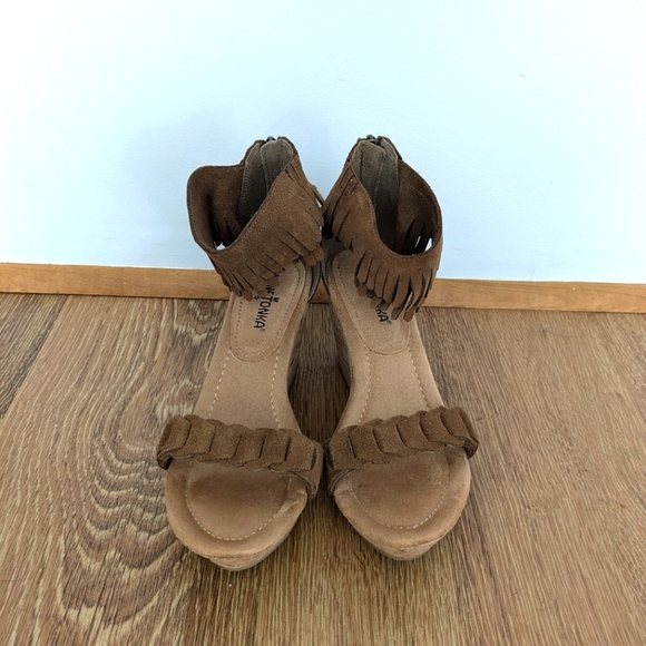 Minnetonka Nikki Suede Fringe Cork Wedge Sandals in Tan Size 7 - Picture 5 of 8